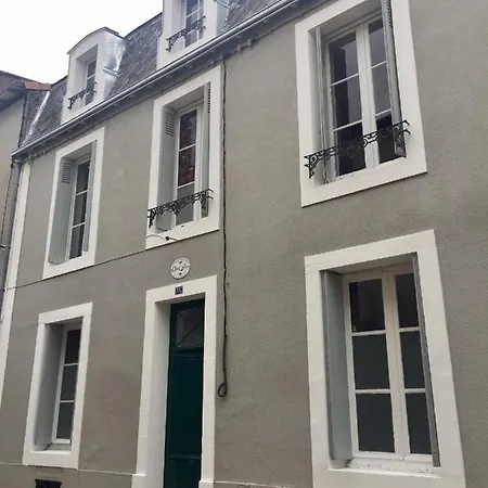 Chezlola 3*