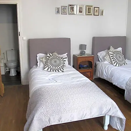 Chezlola Bed & Breakfast 3*